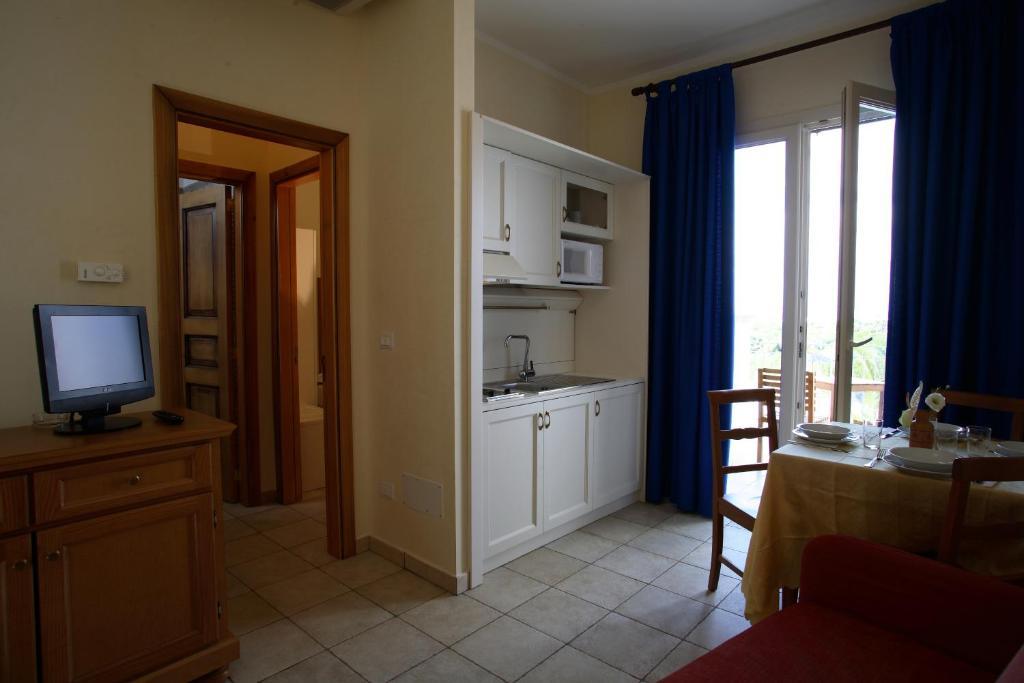 Hotel Resort Portoselvaggio Sant Isidoro  Pokój zdjęcie